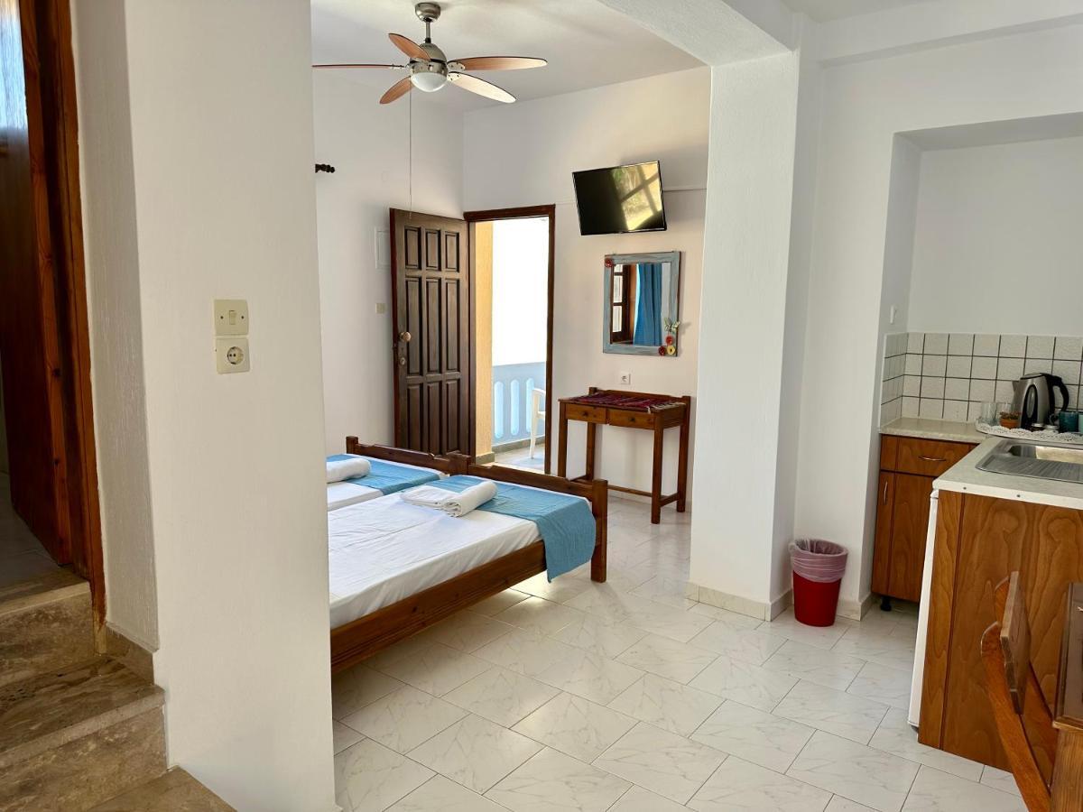Bonatsa Rooms Palaiochora Ngoại thất bức ảnh