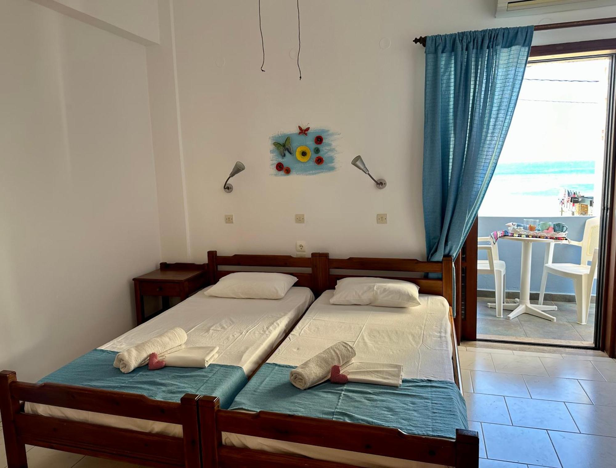 Bonatsa Rooms Palaiochora Ngoại thất bức ảnh