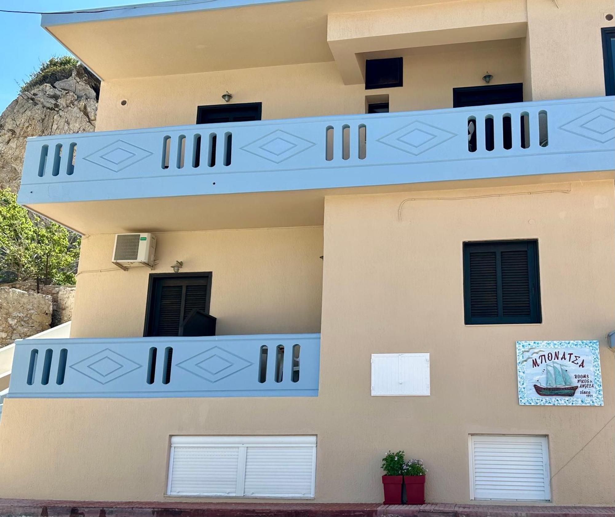 Bonatsa Rooms Palaiochora Ngoại thất bức ảnh