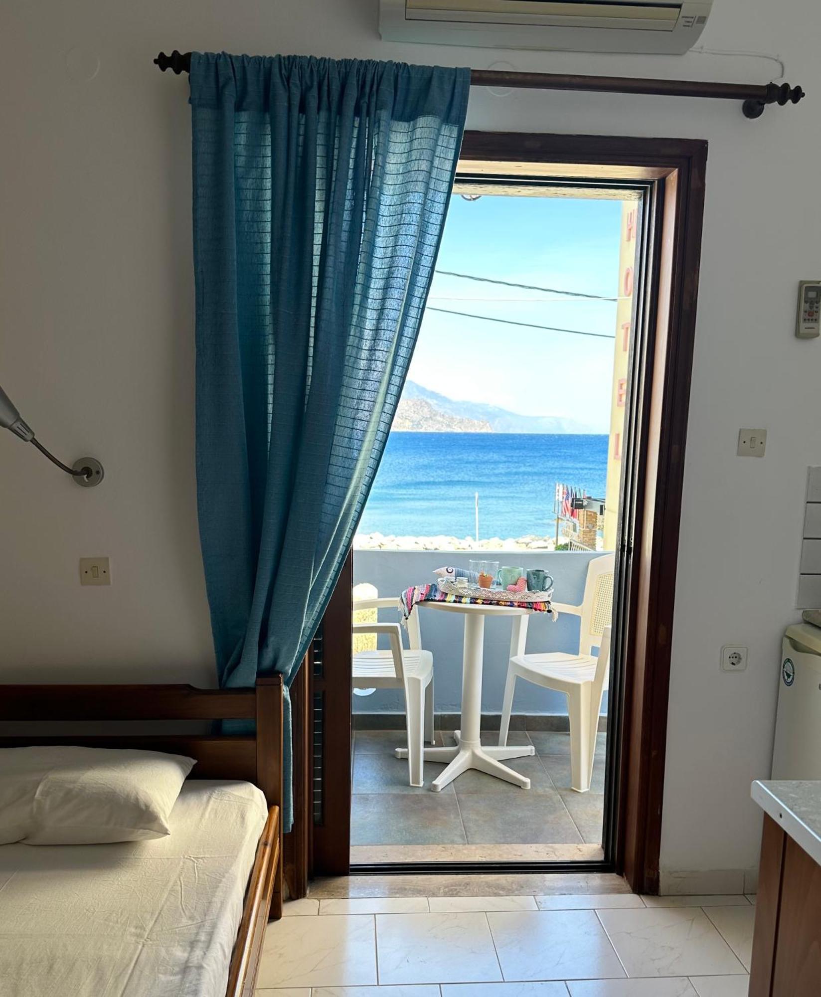 Bonatsa Rooms Palaiochora Ngoại thất bức ảnh