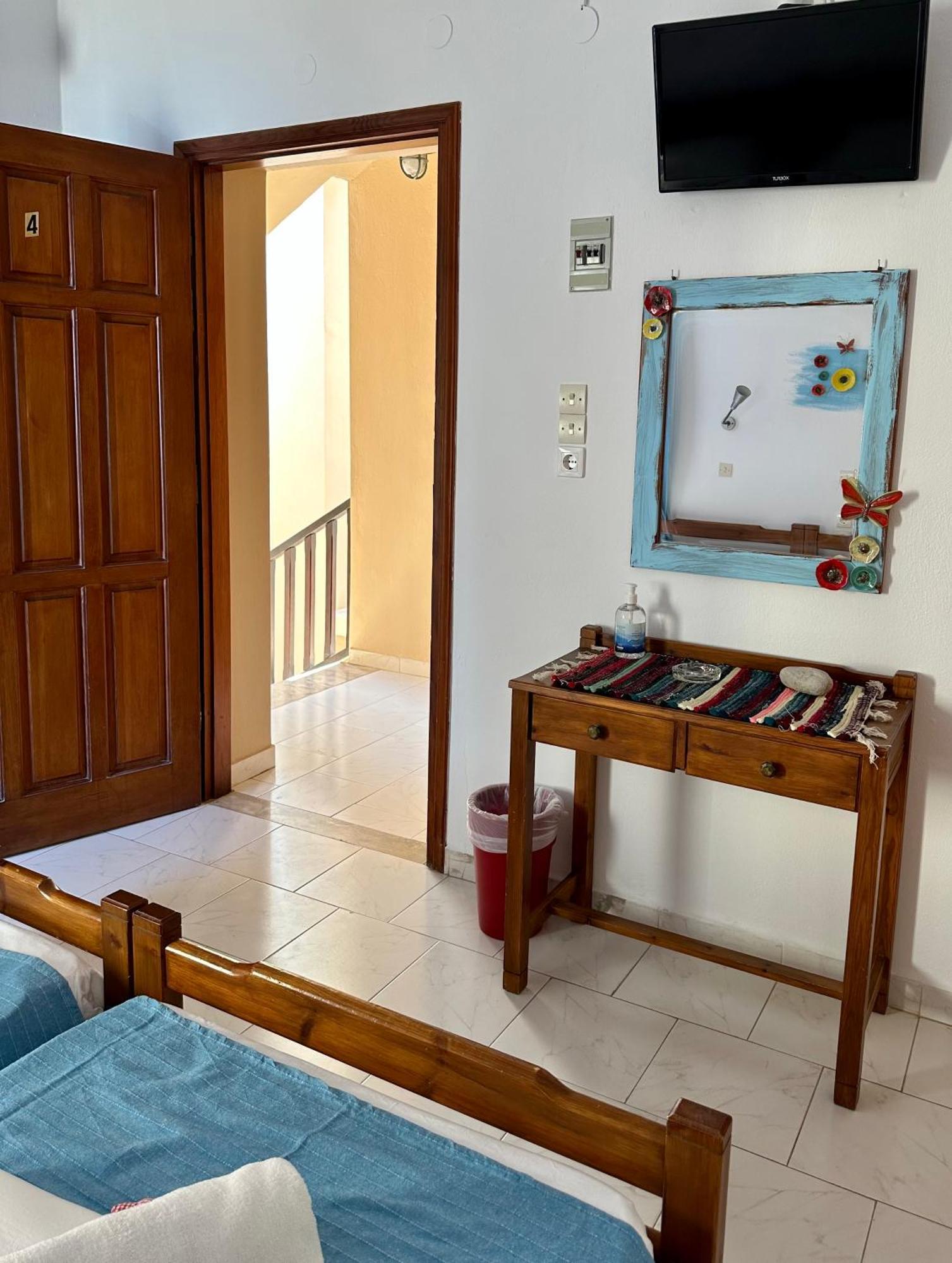 Bonatsa Rooms Palaiochora Ngoại thất bức ảnh